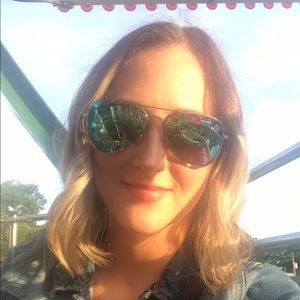 Meet your posher, Jenna